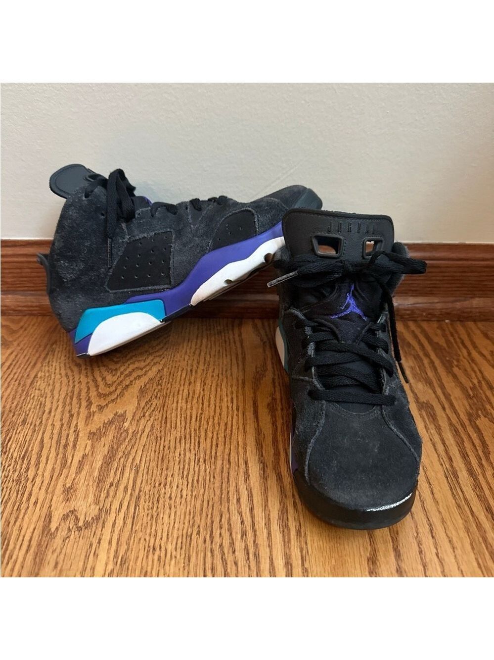 Air Jordan 6 Retro Shoes Size 2Y Black Suede
